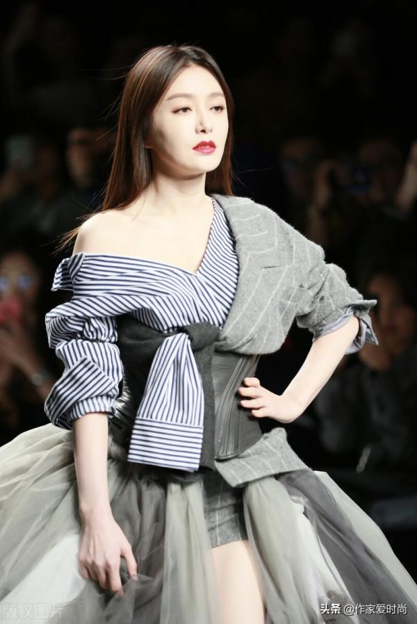 秦嵐真的好有古典美的範兒啊，這麼迷人為什麼還單身呢，要求高嗎