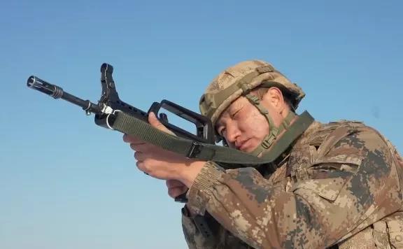 會8種語言,曾負傷23處……他在喀喇崑崙衛國戍邊 會8種語言,曾負傷23處……他在喀喇崑崙衛國戍邊