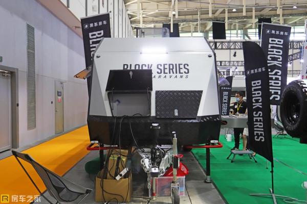 豪華內飾越野配置，黑系HQ19越野拖掛房車