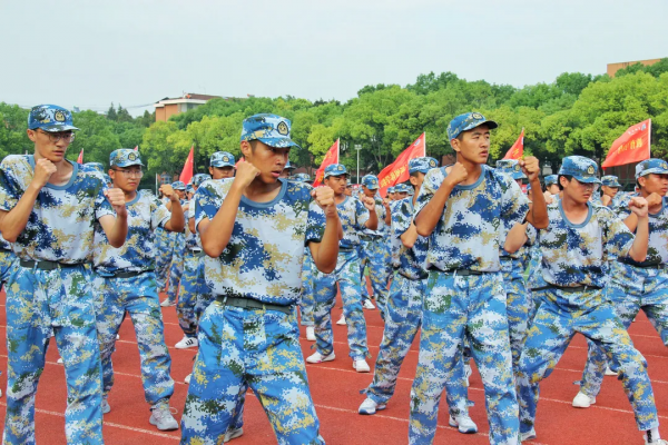 颯！長江大學舉行2021級本科生軍訓成果彙報