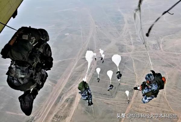 父女都是軍人!她從湖北985畢業後,服役於空降兵某部,獲多項榮譽! 父女都是軍人!她從湖北985畢業後,服役於空降兵某部,獲多項榮譽!