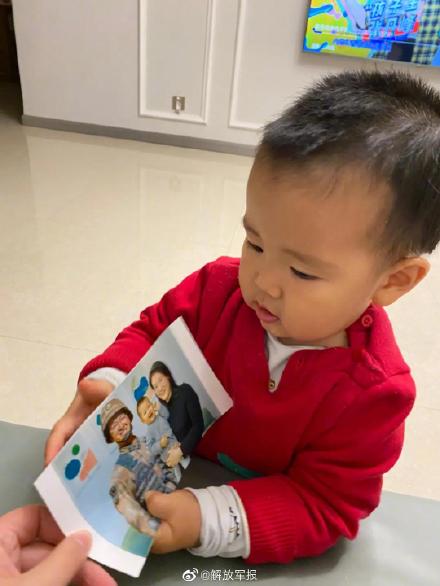 衛國戍邊英雄陳紅軍的全家福