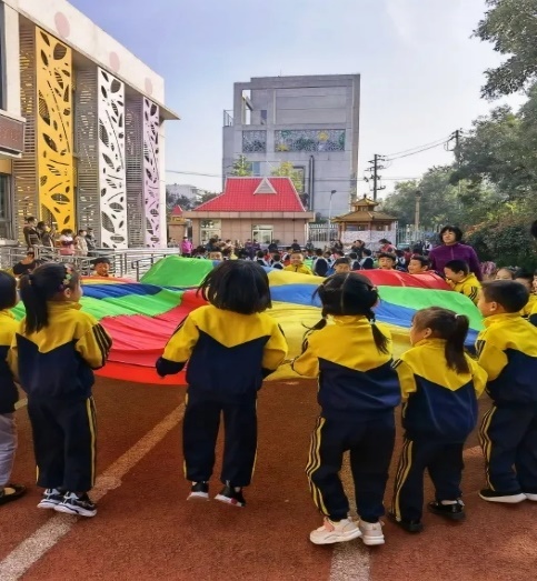 早操活力燃爆小宇宙,聽說爸爸媽媽也來圍觀啦 早操活力燃爆小宇宙,聽說爸爸媽媽也來圍觀啦