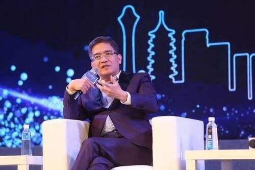 郎鹹平：學渣逆襲成學霸，好好的經濟專家不做，要做“江湖騙子”