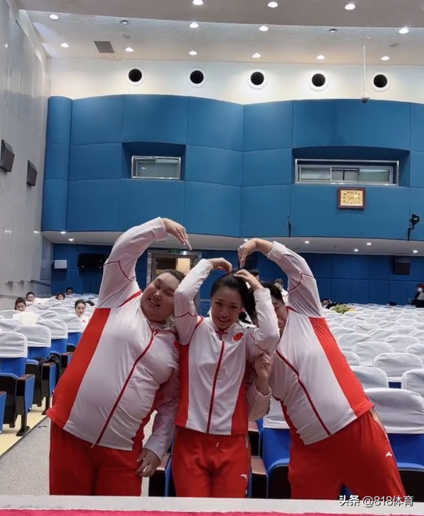 皮!鞏立姣李雯雯劉詩穎組半噸組合,舉重鉛球冠軍把標槍冠軍撞飛了 皮!鞏立姣李雯雯劉詩穎組半噸組合,舉重鉛球冠軍把標槍冠軍撞飛了