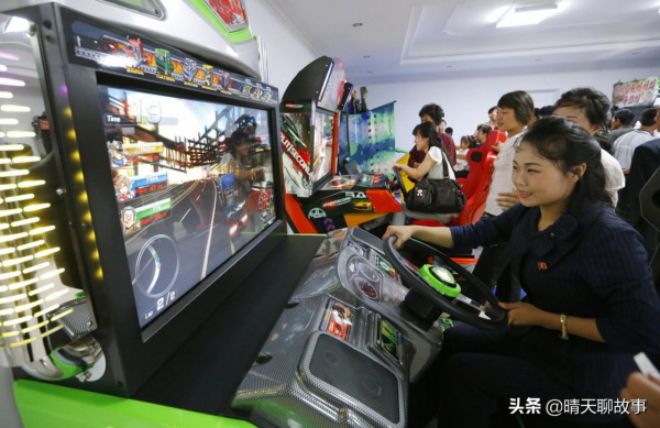 朝鮮市區也有“遊戲廳”，小孩子走不動路，大人也痴迷