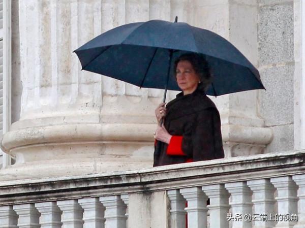沒有他在的日子她會更快樂，這就是索菲亞王后學會放下之後的生活