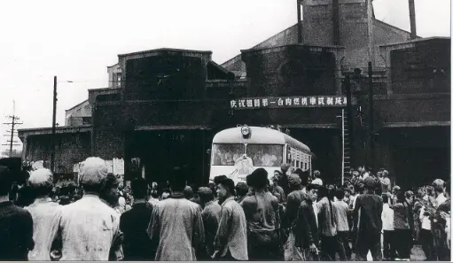 百年瞬間丨新中國第一臺內燃機車試製成功