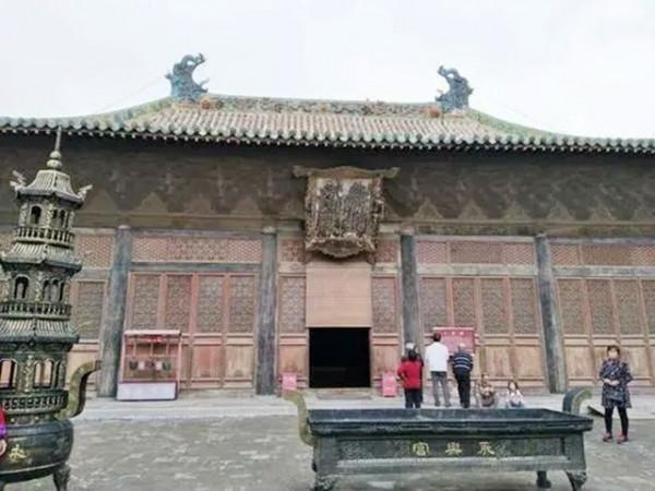 2016年，江西一水庫水位下降，露出了大量佛像