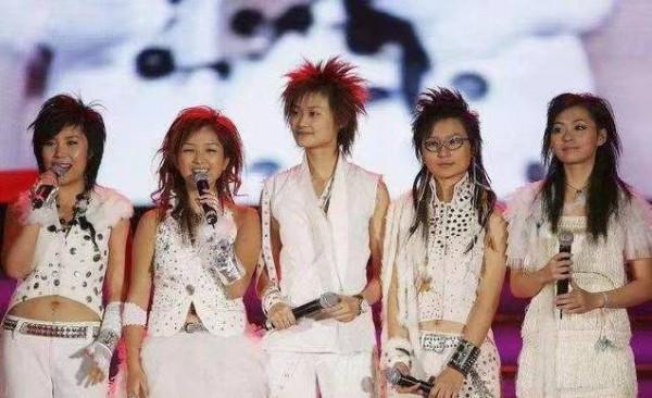 “央媽”蓋章、頻頻登上春晚，新一代內地“四大天后”強勢崛起