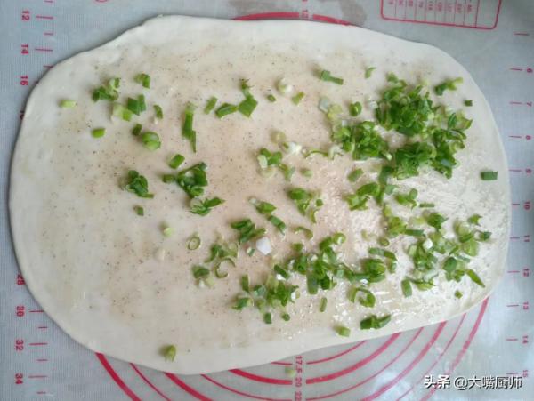 死麵烙餅怎麼做不發硬?關鍵是和麵,老師傅教你做法,酥軟層次多 死麵烙餅怎麼做不發硬?關鍵是和麵,老師傅教你做法,酥軟層次多