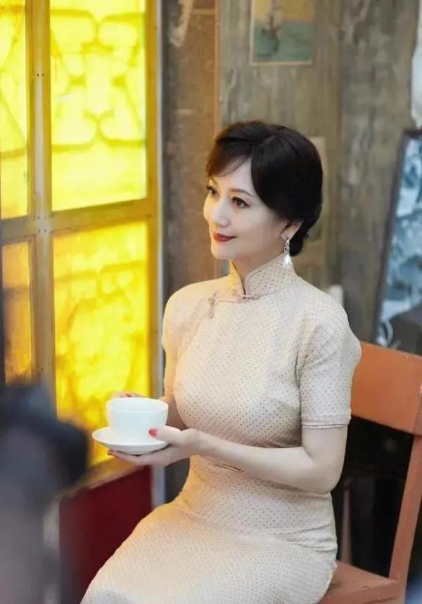 年過60的趙雅芝美麗優雅的秘籍，1秒鐘之內教你提升氣質