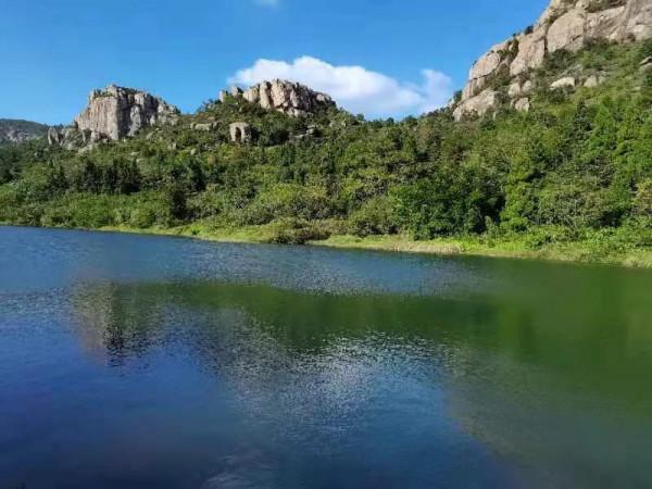 戀上這座山之四：一池秀水入眸中