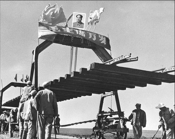 《峰爆》用災難片的可視性弘揚鐵道兵精神，難能可貴，也十分高明