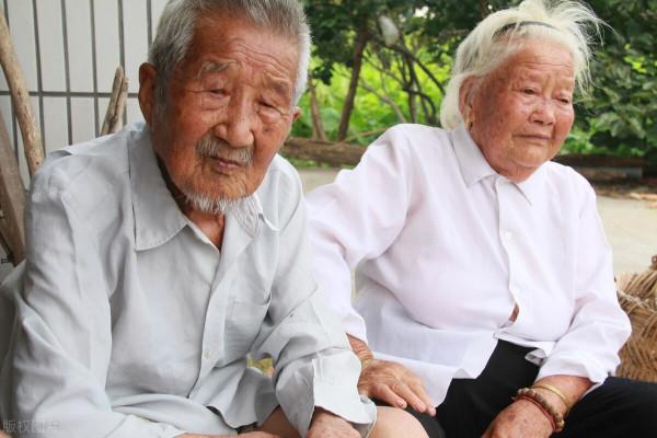 “70年高血壓一夜不見了”,“神貼降壓”害了多少人?醫生闢謠 “70年高血壓一夜不見了”,“神貼降壓”害了多少人?醫生闢謠