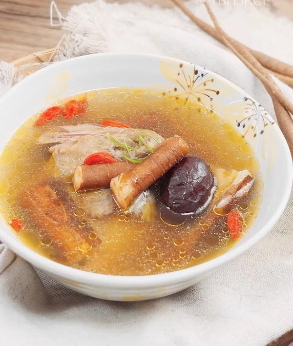 超級爽口下飯的當歸乳鴿湯，上桌秒光