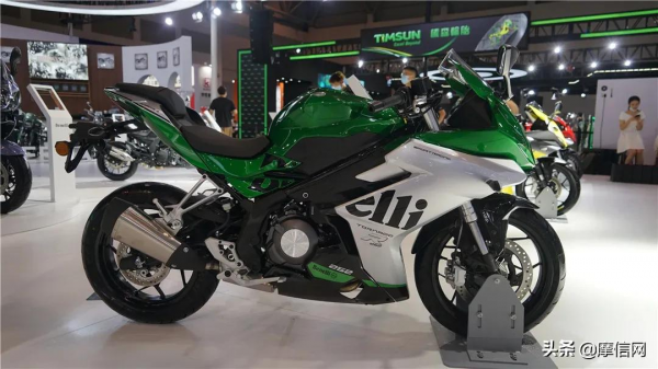 Benelli與領克推出聯名款摩托“燃金彈頭”