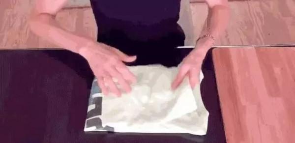 疊衣服這樣做最聰明，再多衣服也不怕→