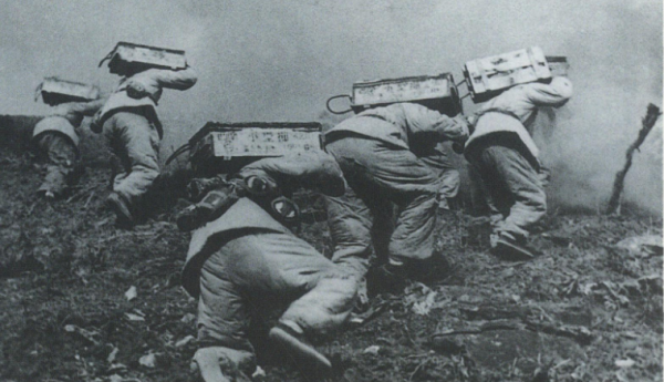 1958年,部隊領導去東北學習,看見糧倉管理員後哭喊：你居然還活著