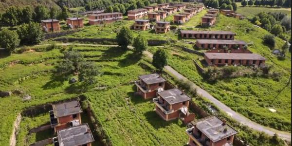 雲南曲靖兵工廠舊址,過去涉密高規格建設,企業搬遷別墅都沒人要 雲南曲靖兵工廠舊址,過去涉密高規格建設,企業搬遷別墅都沒人要