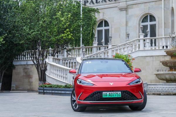 真實試駕極狐阿爾法S：底盤超穩，智慧輔助駕駛系統有點意思！