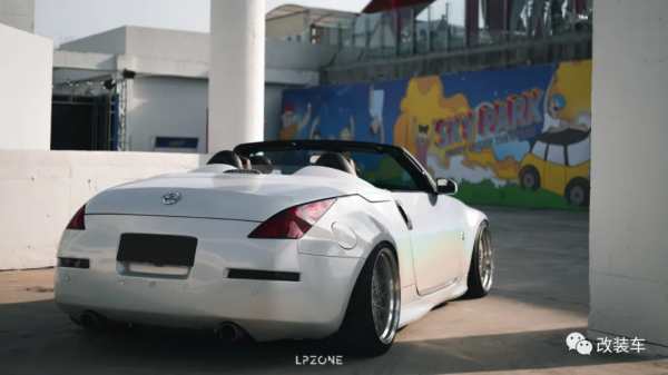 稀有的敞篷日產350Z變身伏地魔,這不是";淑女";是";辣妹"; 稀有的敞篷日產350Z變身伏地魔,這不是";淑女";是";辣妹";