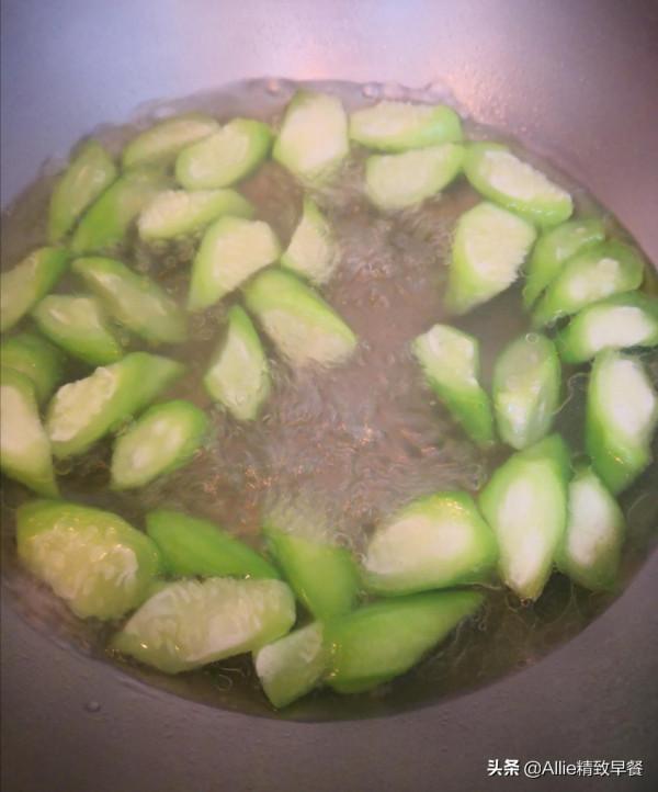 饅頭這樣做，鬆軟營養又飽腹，搭配非烤箱版烤雞、果蔬，真美味