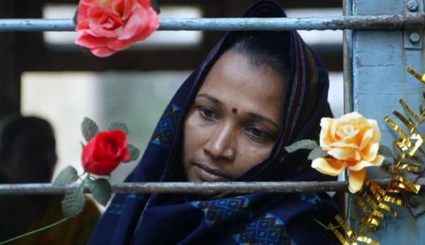 得知女兒被賣，外國母親主動把自己賣給人販，踏上尋找女兒的路程