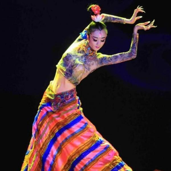 小彩旗為何突然不&OpenCurlyDoubleQuote;紅&rdquo;了？看她幹過的那些事兒 就一點都不奇怪了