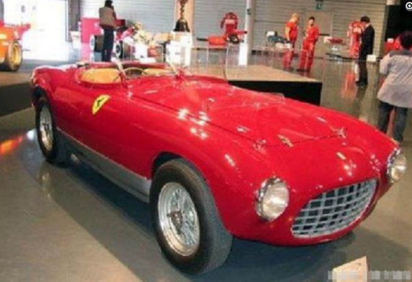 潘陽老公曾送其3800萬法拉利求婚，兒子遺傳潘長江一家人相親相愛