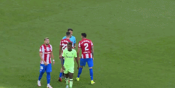 5秒連吃2黃，新C羅氣炸了！西甲冠軍太憋屈，賽後圍攻裁判