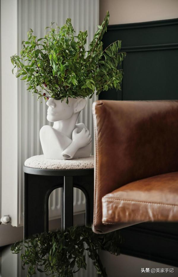 越來越多人不做電視牆，學她家打滿櫃子，全屋不是一般的實用大氣