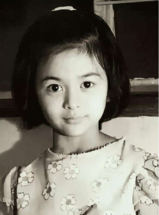 8位歲月不老的&OpenCurlyDoubleQuote;港星女神&rdquo;，沒有整形臉，個個膚白如雪 冰青玉結