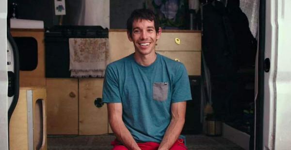 幾乎90度光滑立面，高916米的酋長巖，有個人曾徒手登頂，僅用4h