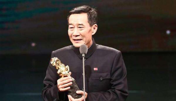 李雪健：患癌後妻子不離不棄，今兒子成驕傲，風光背後有淚水