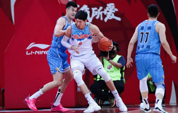 開出千萬合同與CBA搶人，周琦也成引援目標，這支香港球隊太豪了