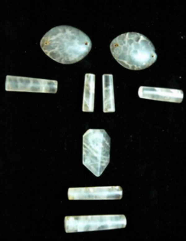 國防施工竟炸出古墓,墓主人身穿玉石金絲戰甲,竟能令人起死回生 國防施工竟炸出古墓,墓主人身穿玉石金絲戰甲,竟能令人起死回生