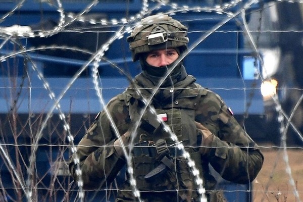 西方擔心俄軍順手把波蘭打了，美國決定出兵3000，英國也表明態度