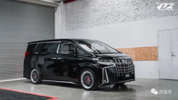 未成年高中生打造素雅埃爾法,全身名牌改件加起來超過16萬 未成年高中生打造素雅埃爾法,全身名牌改件加起來超過16萬