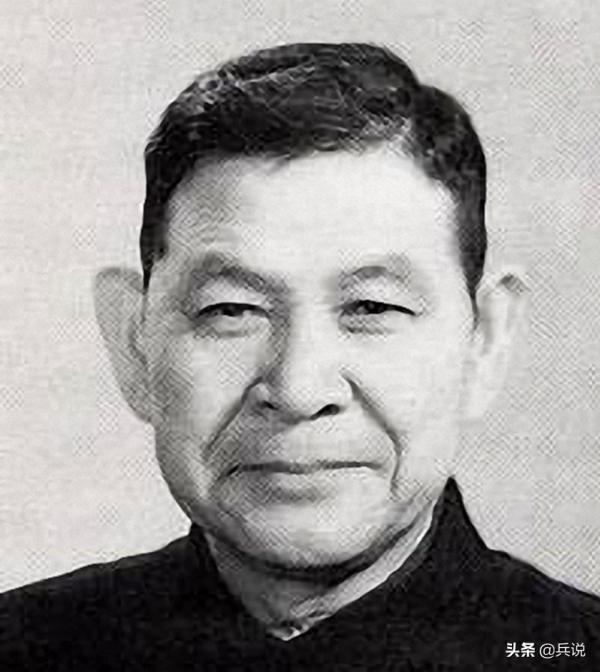 日軍向老鄉兜售化肥，八路軍專家大喜：這是給我們送炸藥啊