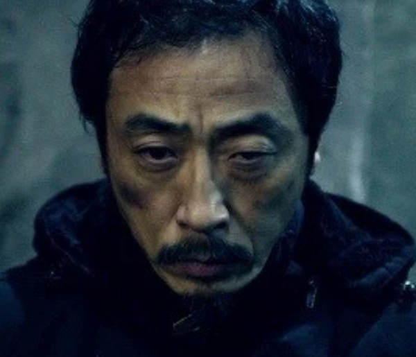 埃博拉前線：寧理口音太搶戲，經典的反派大佬，演了個可愛的父親