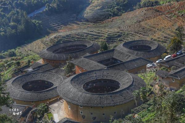 南靖土樓叫做“四菜一湯”,遊客絡繹不絕,門票年收入超2.5億 南靖土樓叫做“四菜一湯”,遊客絡繹不絕,門票年收入超2.5億