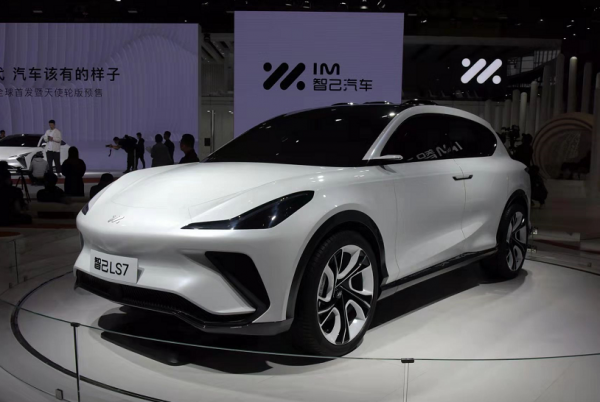 新勢力押寶高精地圖，傳統車企看好V2X車聯網，哪個才是未來？