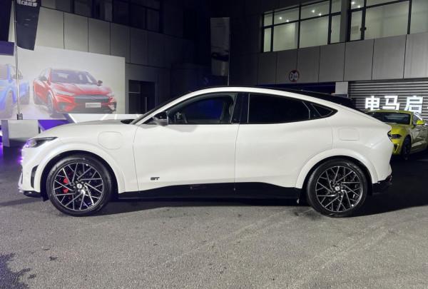 開完 Mach-E 的我,卻寫了個剎車科普 開完 Mach-E 的我,卻寫了個剎車科普