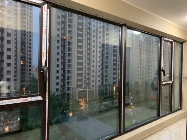 每天一個案例分享丨大大的落地窗為空間通透與開闊錦上添花