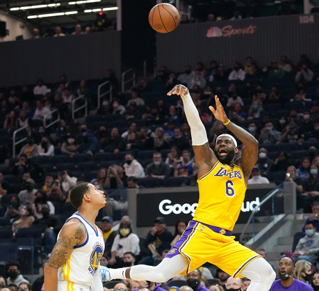 三連勝!勇士送湖人全敗,庫裡30分,詹姆斯9分,威少首秀低迷 三連勝!勇士送湖人全敗,庫裡30分,詹姆斯9分,威少首秀低迷