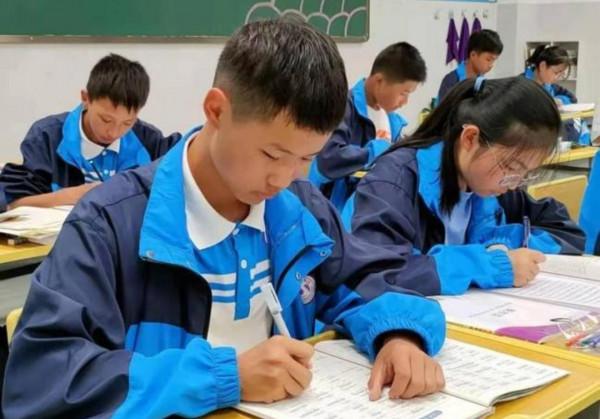 班主任:學霸非天生,班級前十的孩子都有三種能力,父母要早知道 班主任:學霸非天生,班級前十的孩子都有三種能力,父母要早知道