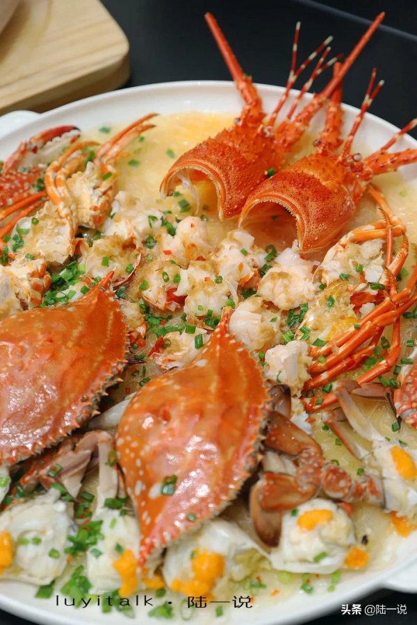 春節來客人，這樣請客很有面子，龍蝦鮑魚螃蟹都有，不到2000元
