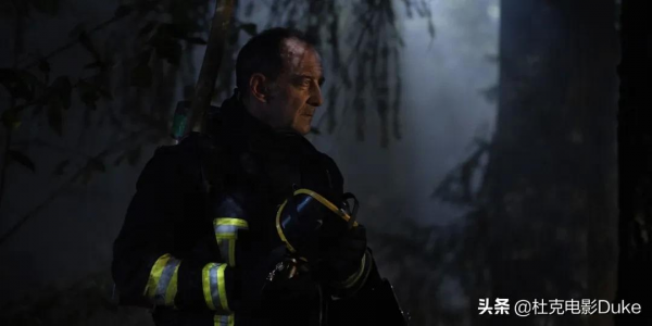 聊聊橫掃電影節大獎的《鈦》和《犬之力》 聊聊橫掃電影節大獎的《鈦》和《犬之力》