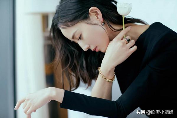 張鈞甯，優雅溫婉的知性美女！才華型藝人的代表，太迷人了